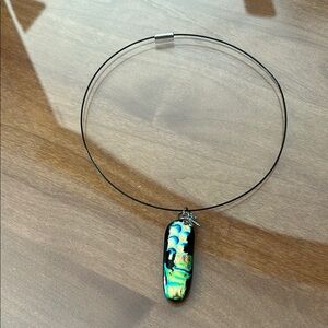 Elegant Black and Iridescent Pendant Necklace